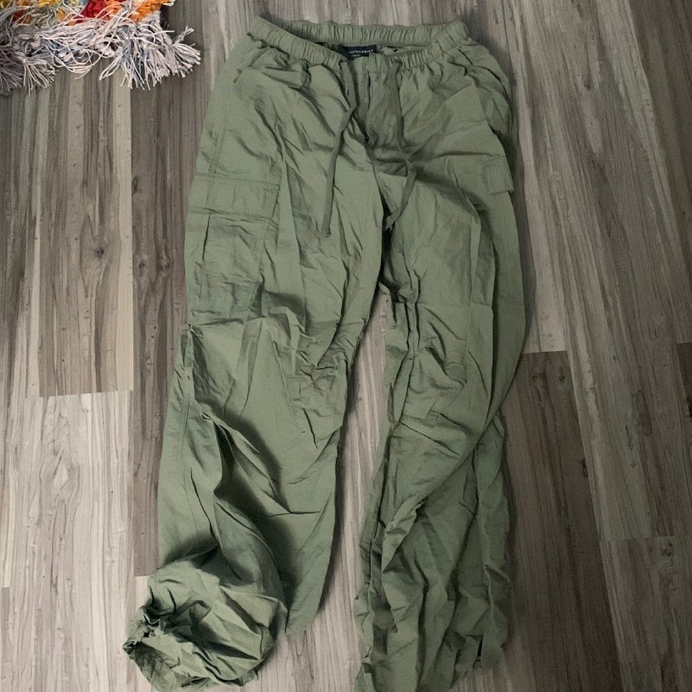 Parachute pants no stretch